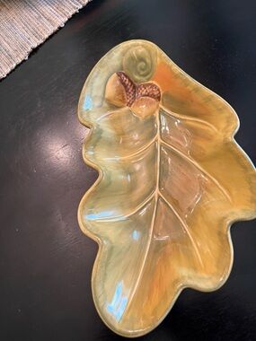 vintage Pfaltzgraff leaf-shaped candy dish from the Plymouth series